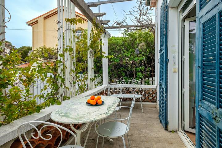 Ferienhaus für 9 Personen, mit Balkon und Garten