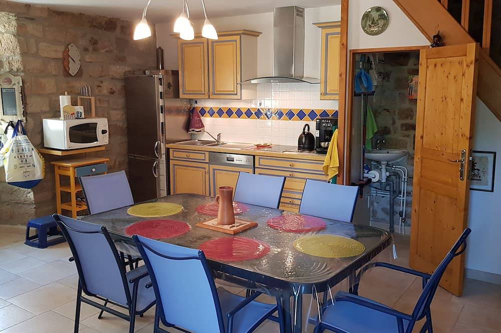 Gîte clos et spacieux, chambres climatisées, Spa, Garage fermé, Plages 5km maxi in Les Assions, Parc national des Cévennes
