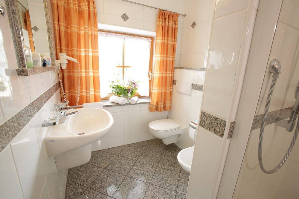 Ganze Wohnung, Moderne Ferienwohnung für max. 3 Personen in Rosenheim, Oberbayern