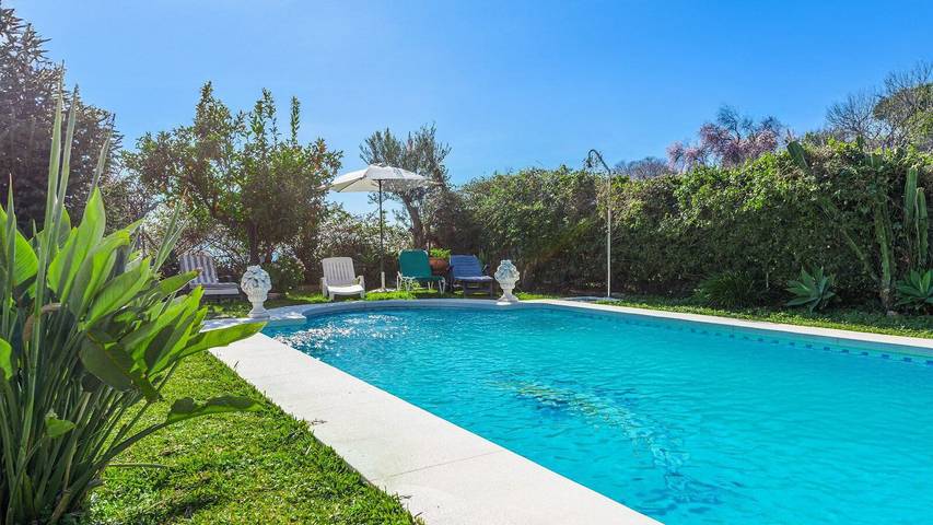 Location de vacances pour 10 personnes, avec jacuzzi ainsi que piscine et balcon/terrasse à Casarabonela