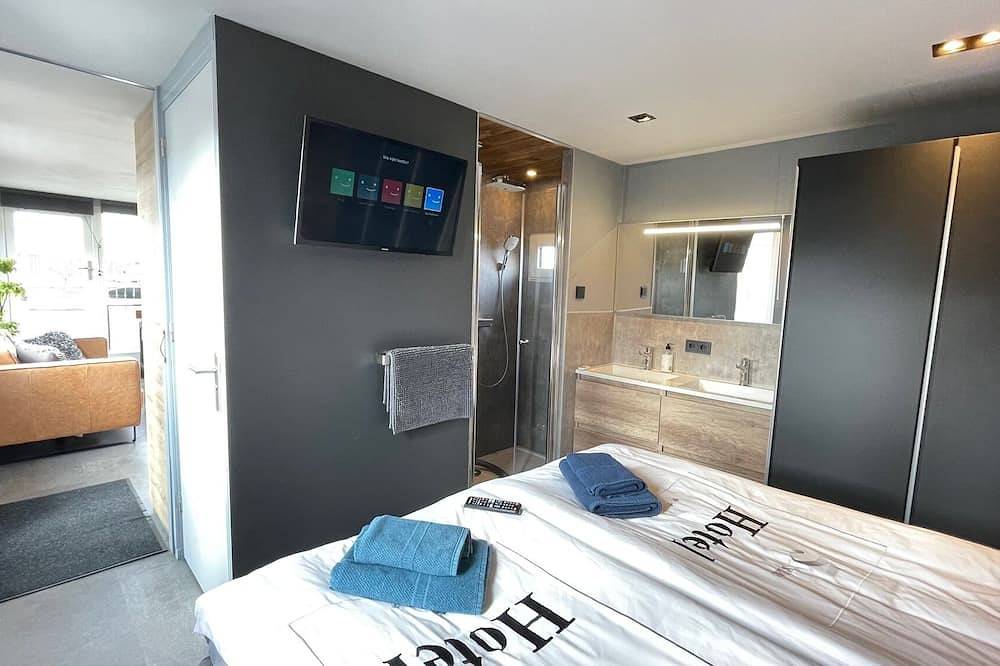 Poellodge, Hausboot mit herrlicher Terrasse und Aussicht. in Aalsmeer, Nordholland