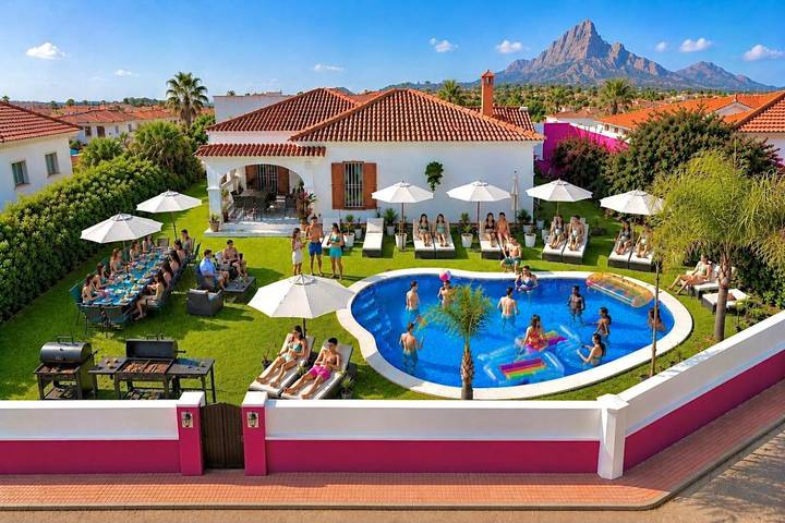 Finca for 25 people, with Balcony and Terrace as well as Pool and View in Benidorm