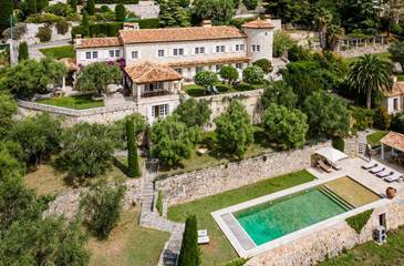 Location de vacances pour 12 personnes, avec jardin et terrasse à Vence