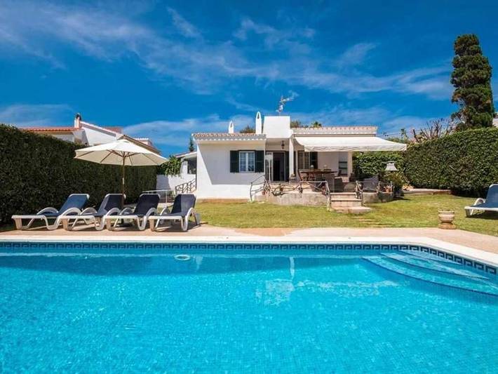 Ferienhaus für 10 Personen, mit Pool und Garten