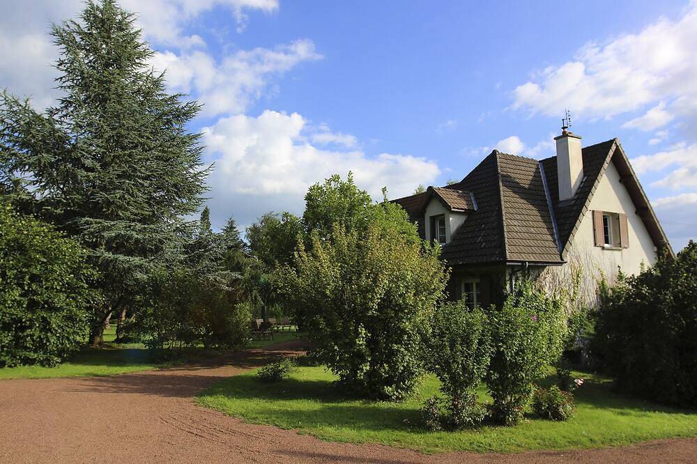 Zwischen Weinstraße und Morvan, geräumiges Ferienhaus mit Pool, deal zum Treffen in Autun, Autun und Umgebung