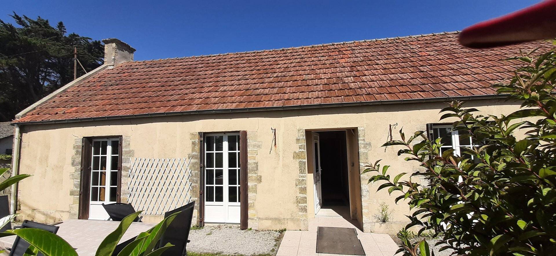 La Chaumière Du Tank : terrasse privée, jardin, Wi-Fi, 3 chambres, proche plages D-Day in Commes, Région de Bayeux