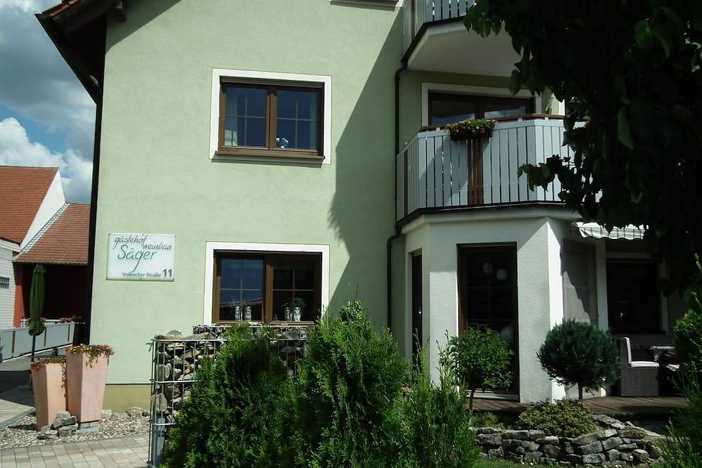 Ganze Wohnung, 80 qm Wohnung mit einem Schlafzimmer und Balkonterrasse in Nordheim am Main, Fränkisches Weinland