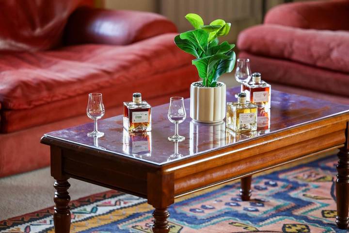 Location de vacances pour 12 personnes, avec jardin ainsi que vue et piscine à Bréville - 2