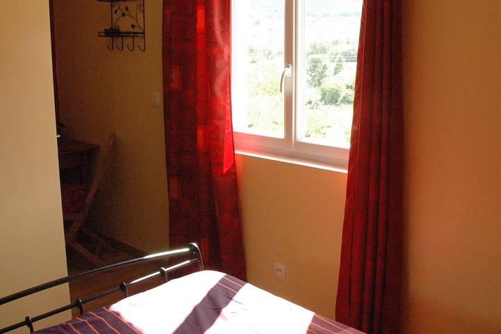 Gîte pour 6 personnes, avec balcon ainsi que piscine et jardin à Lagorce - 4
