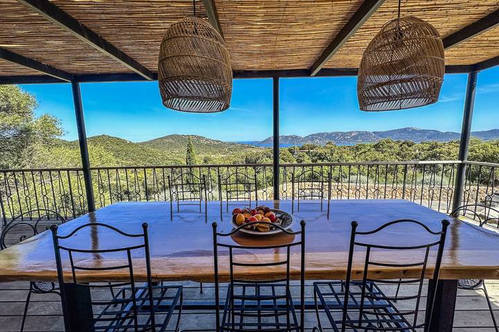 Villa pour 10 personnes, avec jardin ainsi que piscine et terrasse, adapté aux familles à Porto-Vecchio - 2