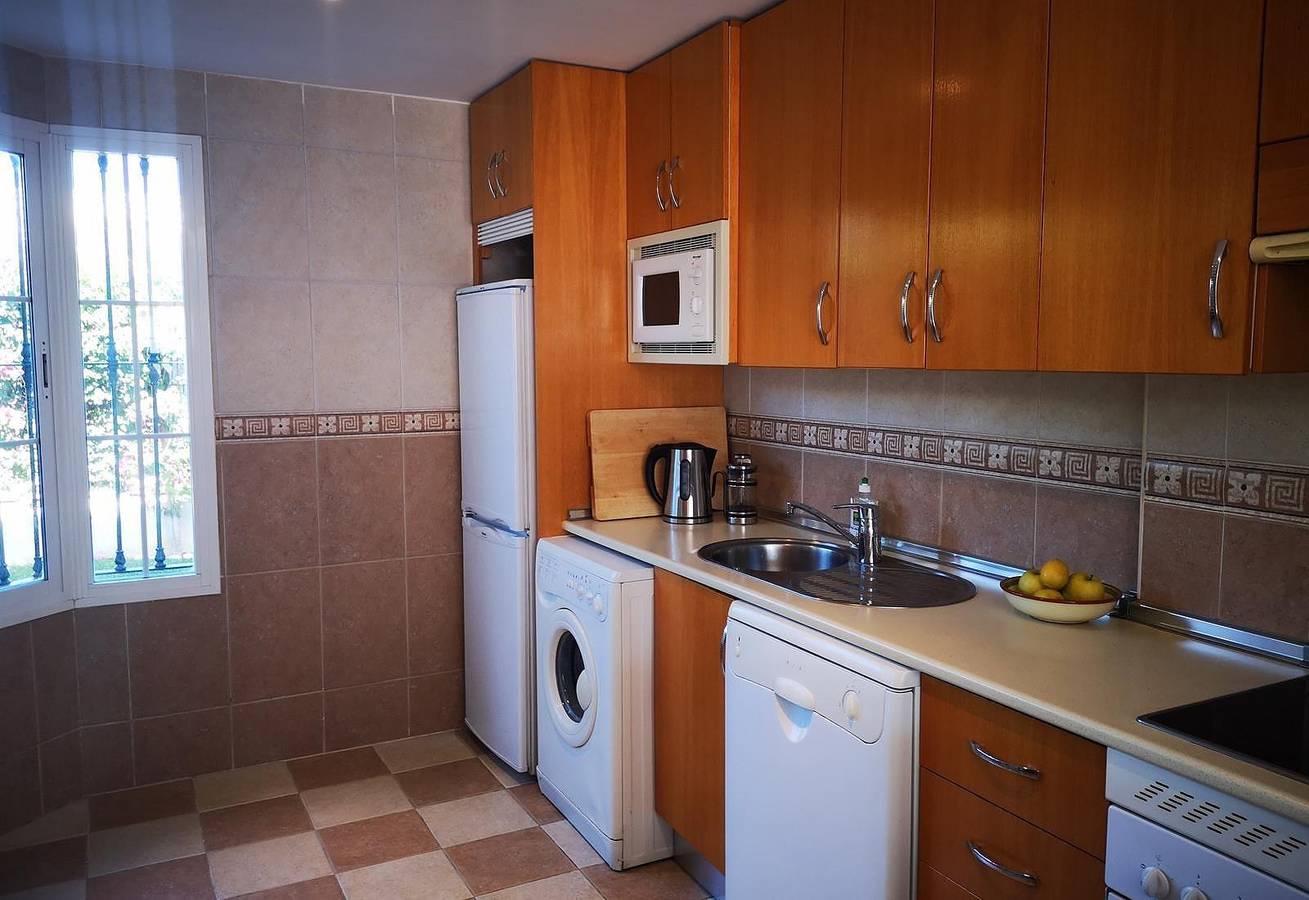 Holiday Home "Casa Danca Cabopino" with Terrace and Shared Pools in Playa de Calahonda, Marbella