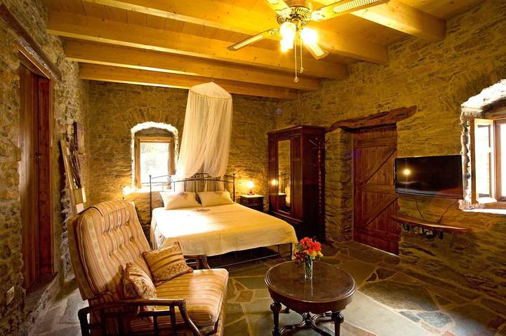 Location de vacances pour 22 personnes, avec jacuzzi et jardin dans Carystos - 2