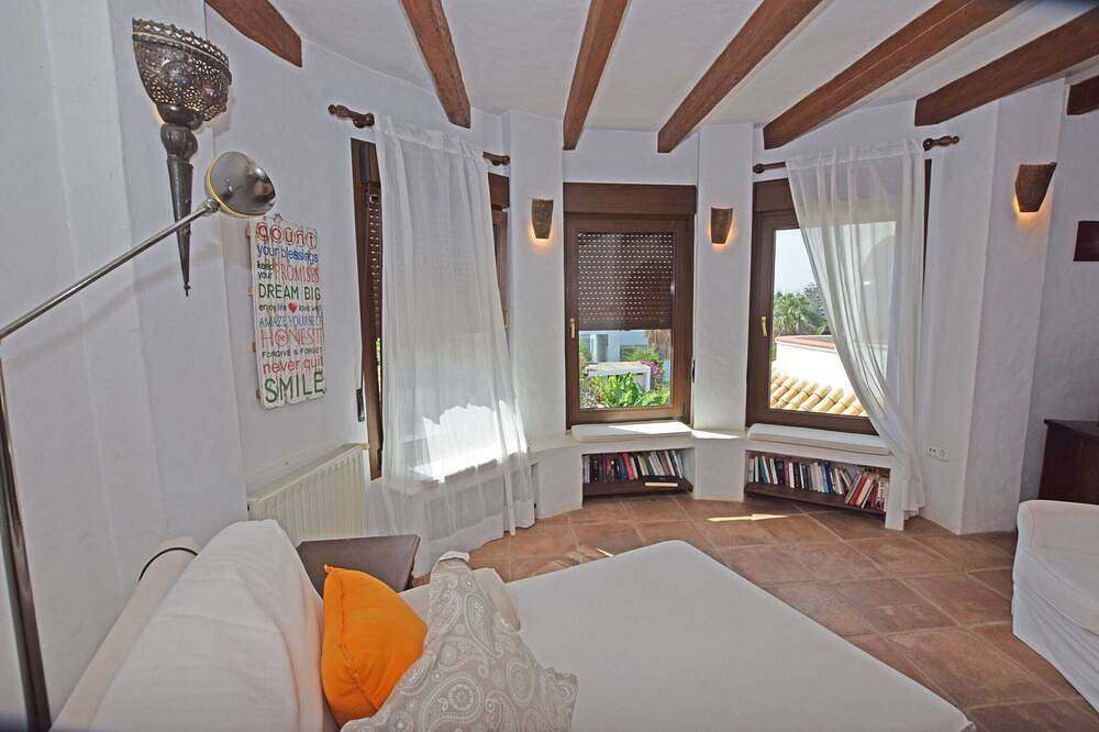 Precioso y acogedor Chalet con piscina, ideal para una familia. 6 Pax. in Playa de los Alemanes, Tarifa