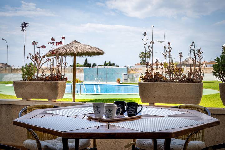 Ferienwohnung für 3 Personen, mit Ausblick und Balkon sowie Pool - 1