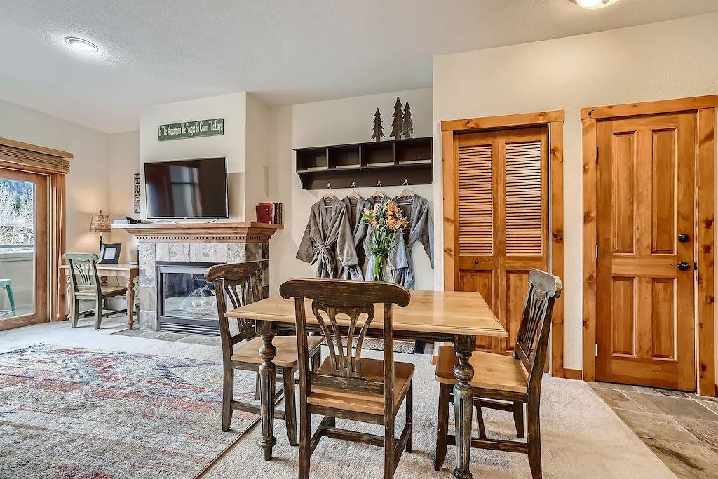 Ganze Wohnung, Luxury Ski In/Out Condo~Parking~Pool~ Hot Tub~ Best Location!! in Arapaho and Roosevelt National Forests