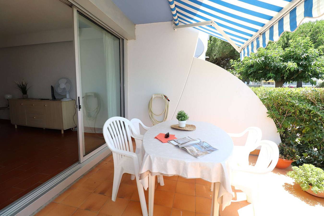 Apartamento vacacional entero, P2 seaside, garden level, Large terrace and garage in Port Camargue, Le Grau-du-Roi