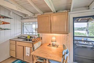 Log Cabin for 4 Guests in Bristol (NH), Newfound Lake, Picture 2