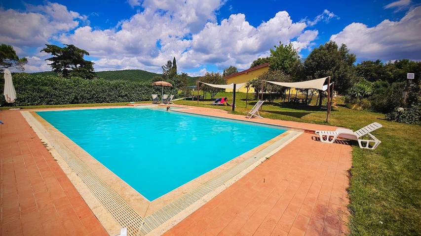 Entire apartment, Apartment 'Simone' with Shared Pool and Shared Garden in Massa Marittima, Grosseto Province