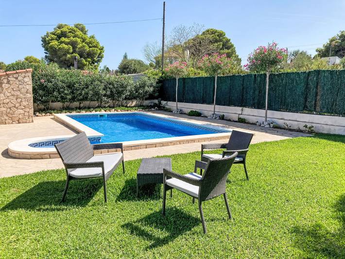 Ferienhaus für 6 Personen, mit Pool und Garten