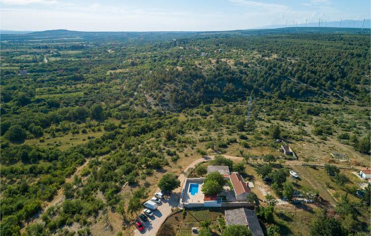 Gemütliche Ferienwohnung mit Pool, WLAN und Küchenausstattung in Grad Benkovac, Zadar