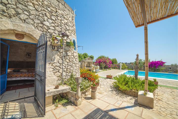 Trullo per 4 persone, con piscina in Salento