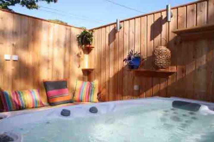 Location de vacances pour 2 personnes, avec jacuzzi et jardin, animaux acceptés à Saint-Pompont