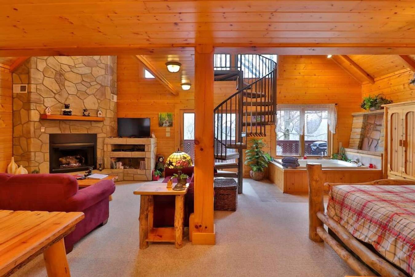 Entire apartment, Romantic, Honeymoon Cabin in the Smokies! in Sevier County