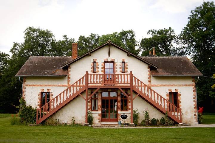 Location de vacances pour 12 personnes, avec jardin et piscine, animaux acceptés à Ambillou