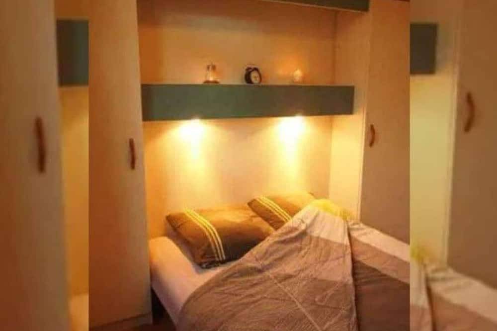 Bungalow for 7 with Terrace and Fully Equipped Kitchen in Esparron-de-Verdon, Verdon Regional Natural Park