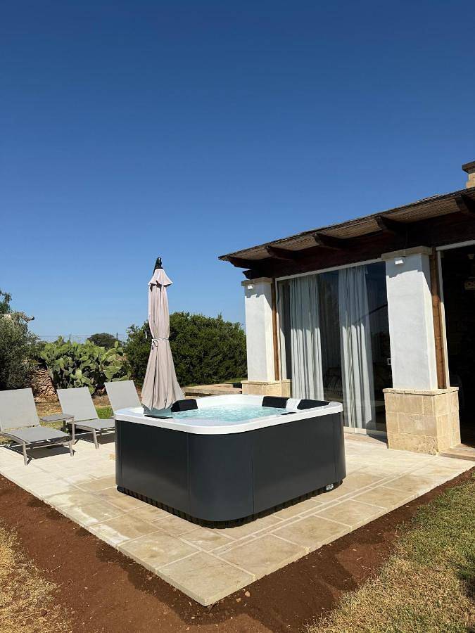 Villa Mary con idromassaggio e uso area piscina in Alezio, Golfo di Taranto