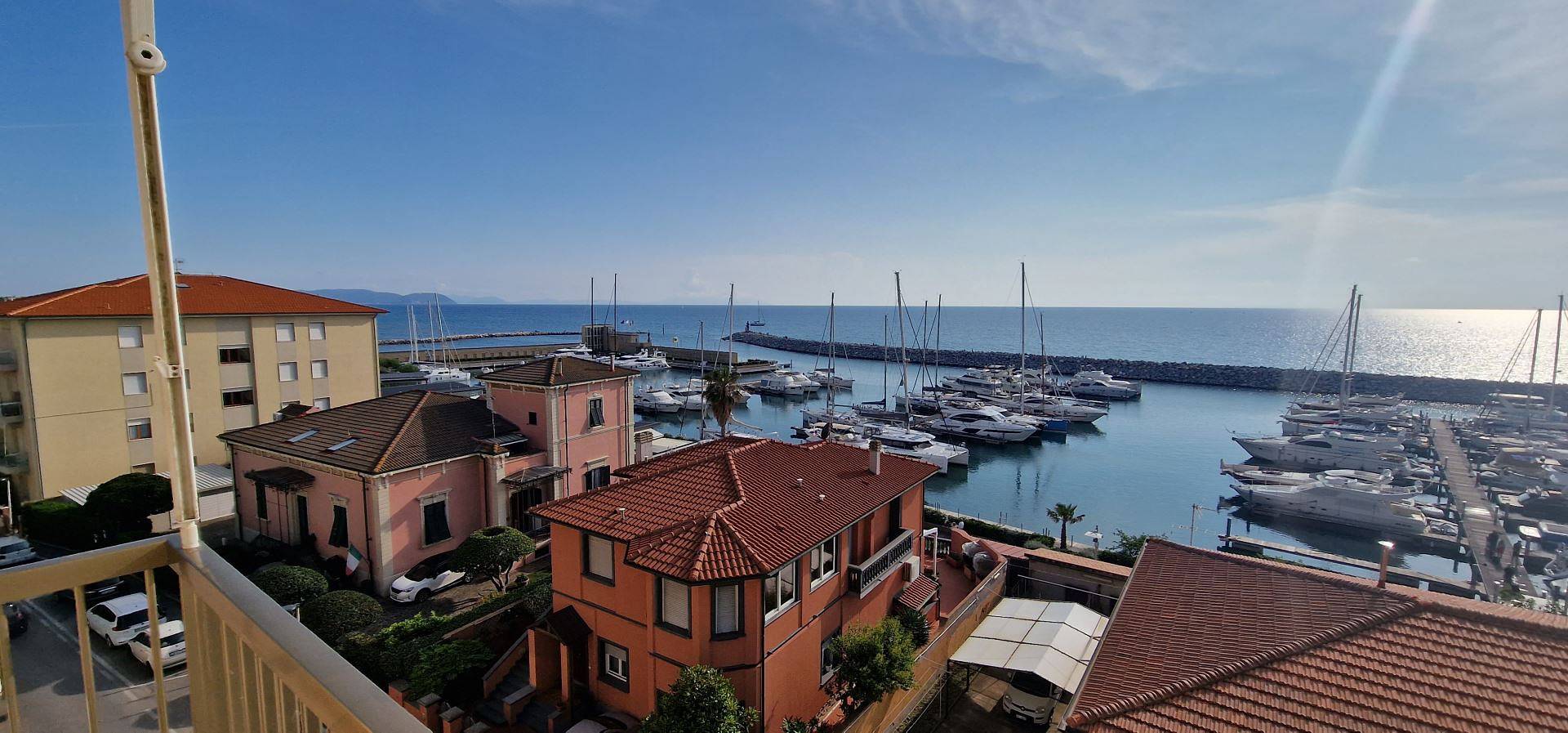 Geheel vakantieappartement, Vakantieappartement voor 4 personen met balkon in San Vincenzo, Etruskische kust