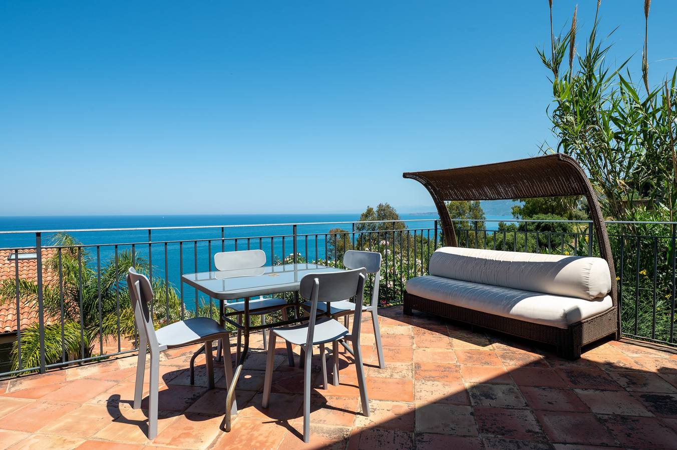 Entire apartment, Apartment 'Terra' with Shared Pool, Wi-Fi and Air Conditioning in Cefalù, Cefalù (Municipality)