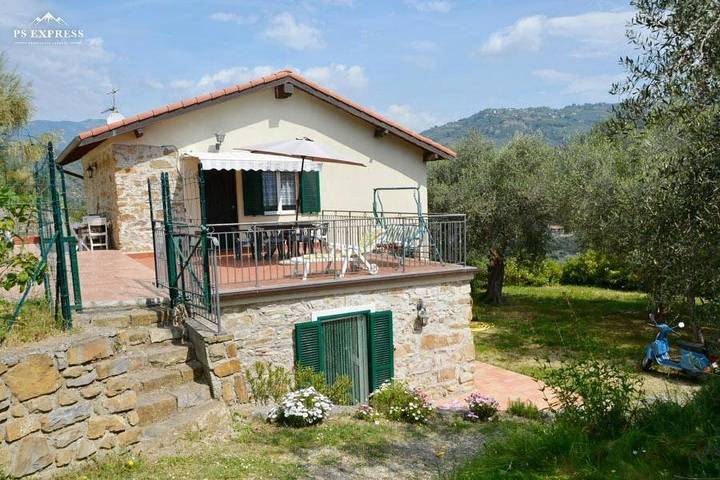Location de vacances pour 8 personnes, avec jardin et piscine, animaux acceptés à Dolceacqua - 2