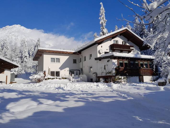 Chalet für 6 Personen, mit Terrasse und Ausblick in Scheffau am Wilden Kaiser