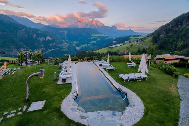 Apartamento inteiro, Apartamento "Hotel Pennhof" com vista para a montanha, piscina comum e Wi-Fi in San Ingenuino, Barbiano
