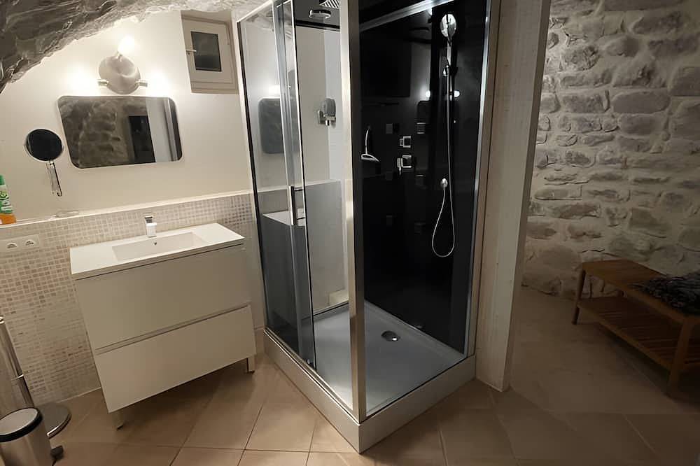 Guest Room “La Charbonnière - Suite” with Shared Pool, Terrace and Wi-Fi in Saint-Alban-Auriolles, Ardèche