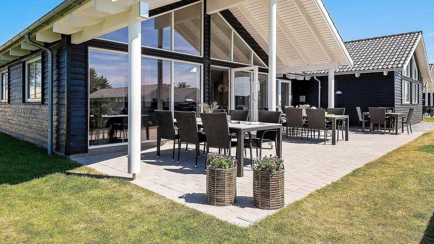 Ferienhaus für 17 Personen, mit Whirlpool und Pool sowie Terrasse und Sauna in Olpenitz - 3