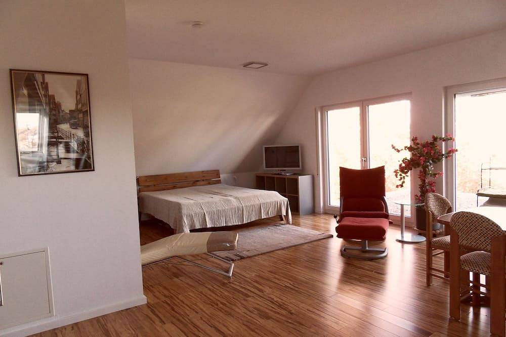 Ganze Wohnung, Ferienwohnung 1A, 67qm, Sonnenterrasse mit Liege, 1 Wohn-/Schlafzimmer, max. 2 Personen in Tübingen, Neckar-Alb