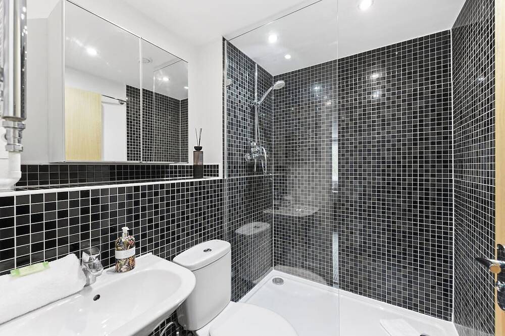 Ganze Wohnung, Elegant 2-Bedroom Apartment • Near the High Street • Balcony • Free Parking • Sky Tv • Yoko Property in Milton Keynes, Südostengland