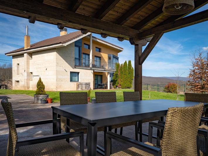 Villa 'Casa El Rasillo' mit Seeblick, privater Terrasse und Wi-Fi in El Rasillo de Cameros, Sierra de Moncalvillo
