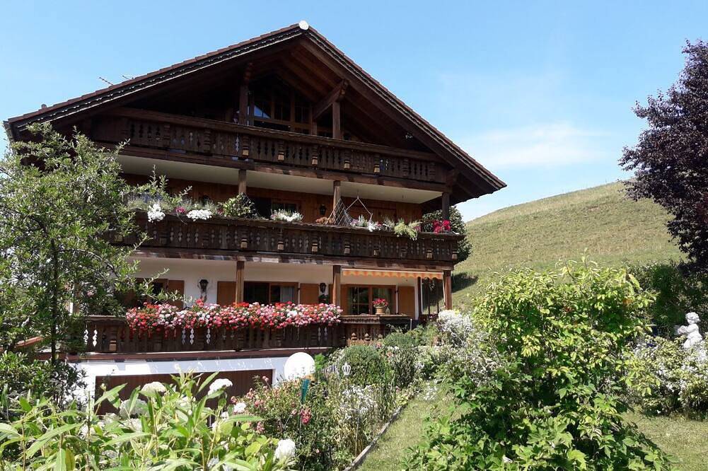 Ganze Wohnung, Traum Ferienwohnung Huglfing in Bayern mit Alpen Blick in Huglfing, Pfaffenwinkel