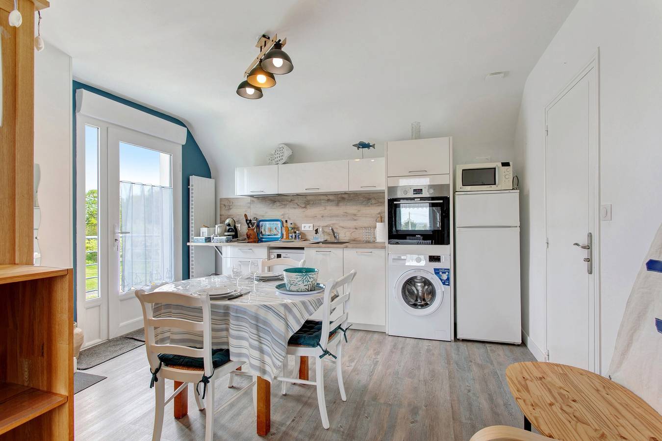 Entire studio, Studio "Port Lazo" with Sea View, Private Terrace and Wi-Fi in Plouézec, Côte de Goëlo