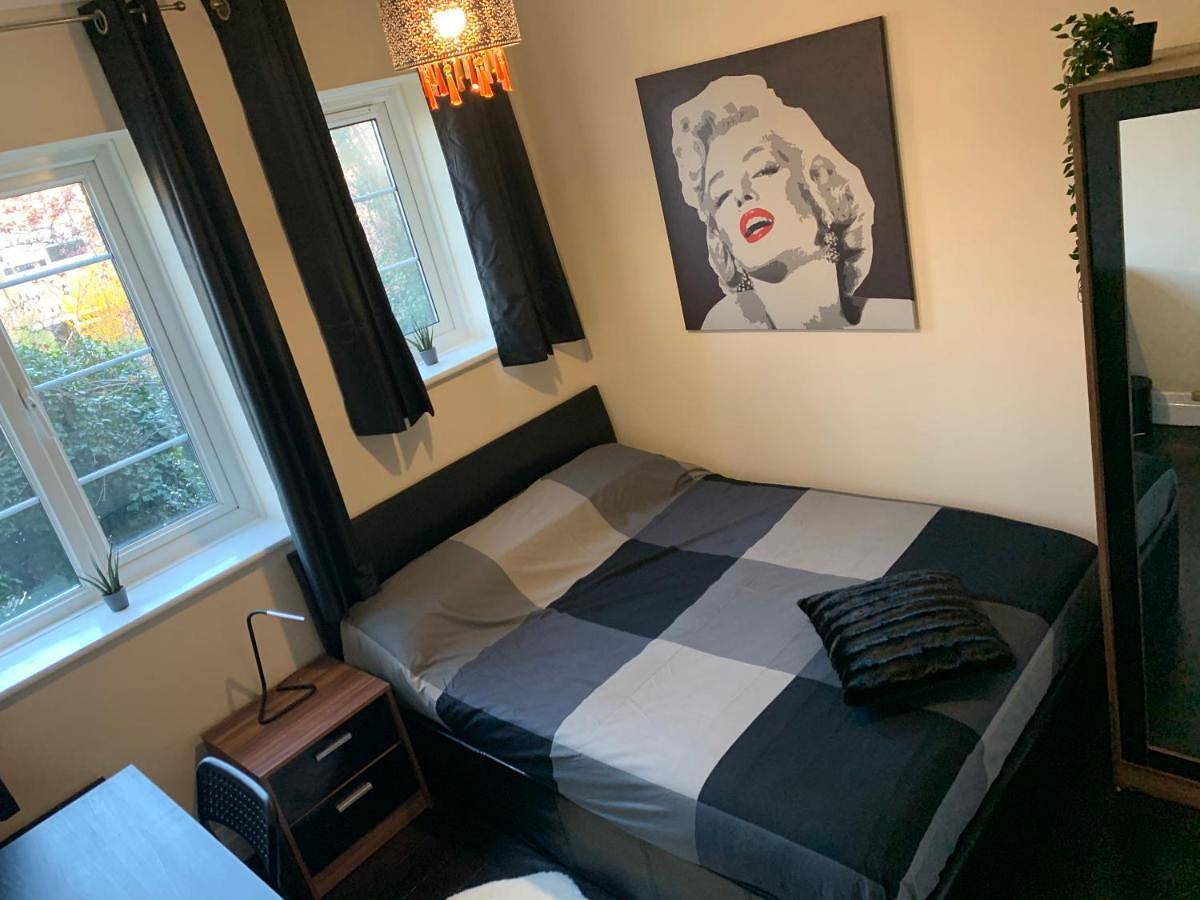 Beddington Park Lodge West in Sutton (London), London