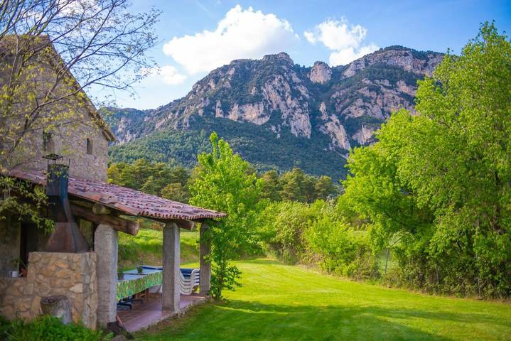 Chalet para 13 personas, con jardín y piscina, Familias con niños en Berguedà - 2