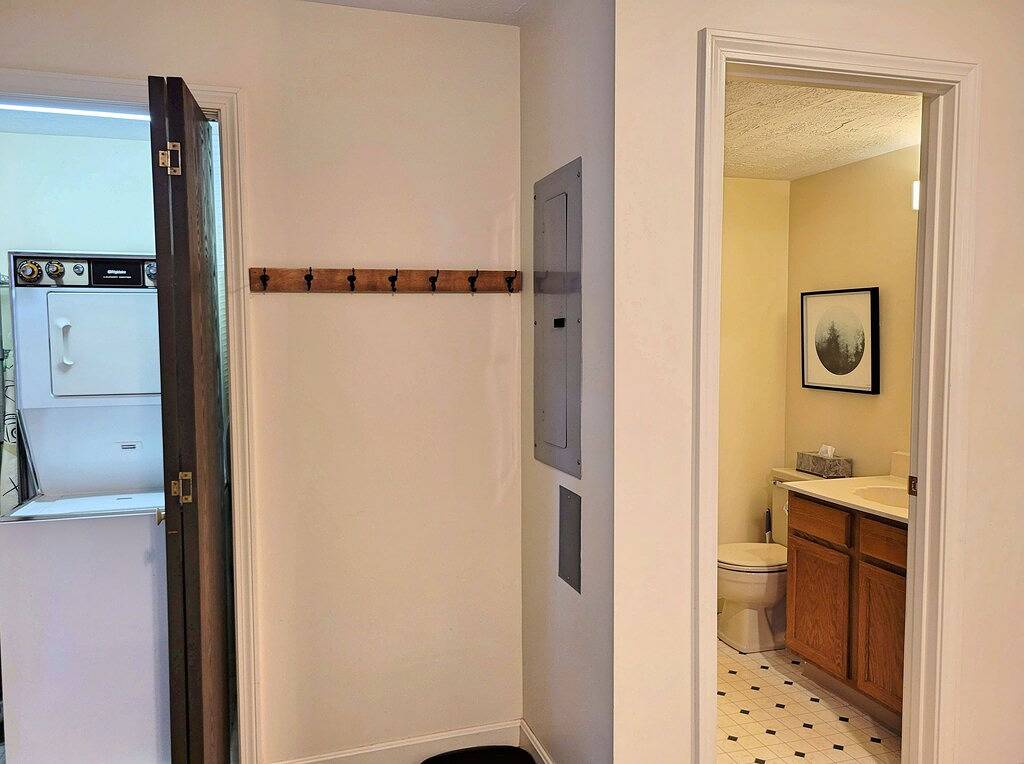 Close to shops/dining/town access. Pet-friendly, Wifi, Ac, deck. A0039 by Lrs in Woodstock (NH), Franconia Notch