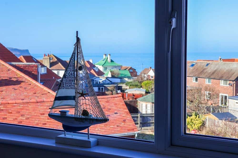 Beachcrest, pet friendly, character holiday cottage in Whitby in Whitby, North York Moors National Park