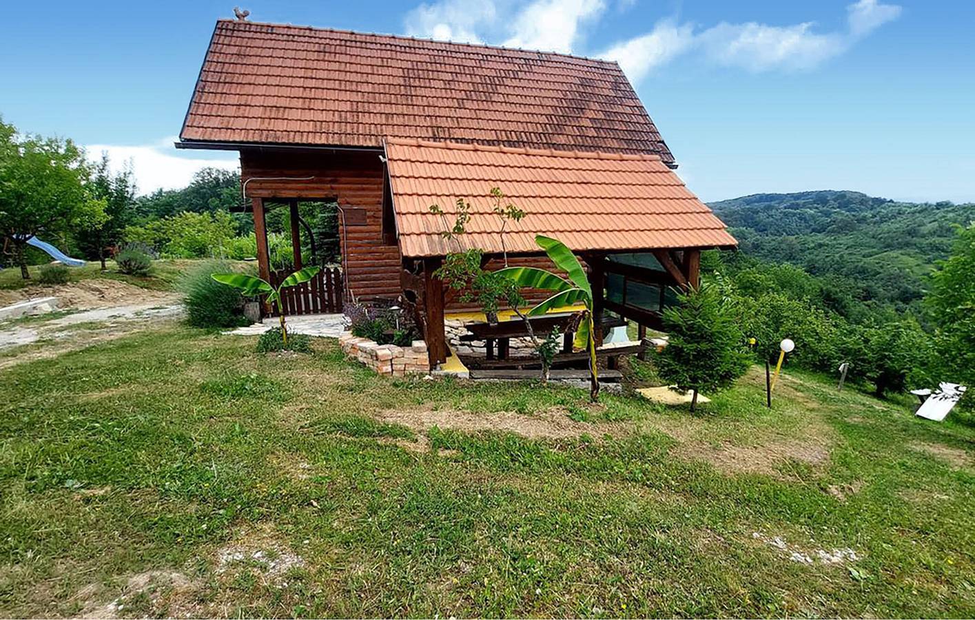 Ferienwohnung mit Panoramablick und Klimaanlage – 2 km vom Fluss Kupa entfernt in Ozalj, Karlovac und Umgebung