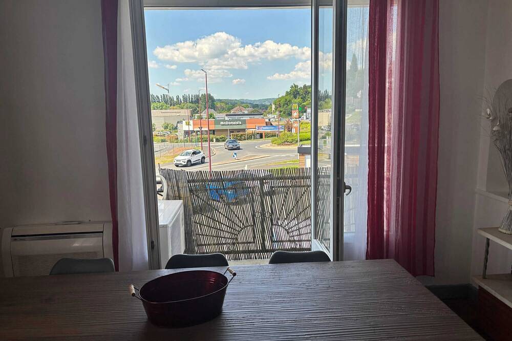 Apartamento entero, Homerez - Apartamento confortable con jardín en Objat in Objat, Brive-la-Gaillarde region