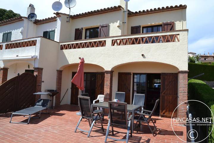 Casa rural para 6 personas, con Balcón y Terraza además de Piscina y Vistas en Baix Empordà - 2