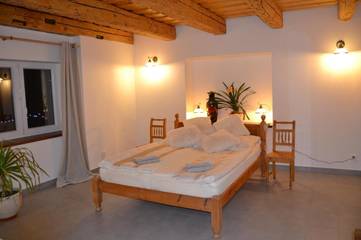 Gîte pour 6 personnes, avec jardin ainsi que jacuzzi et piscine à Tábor